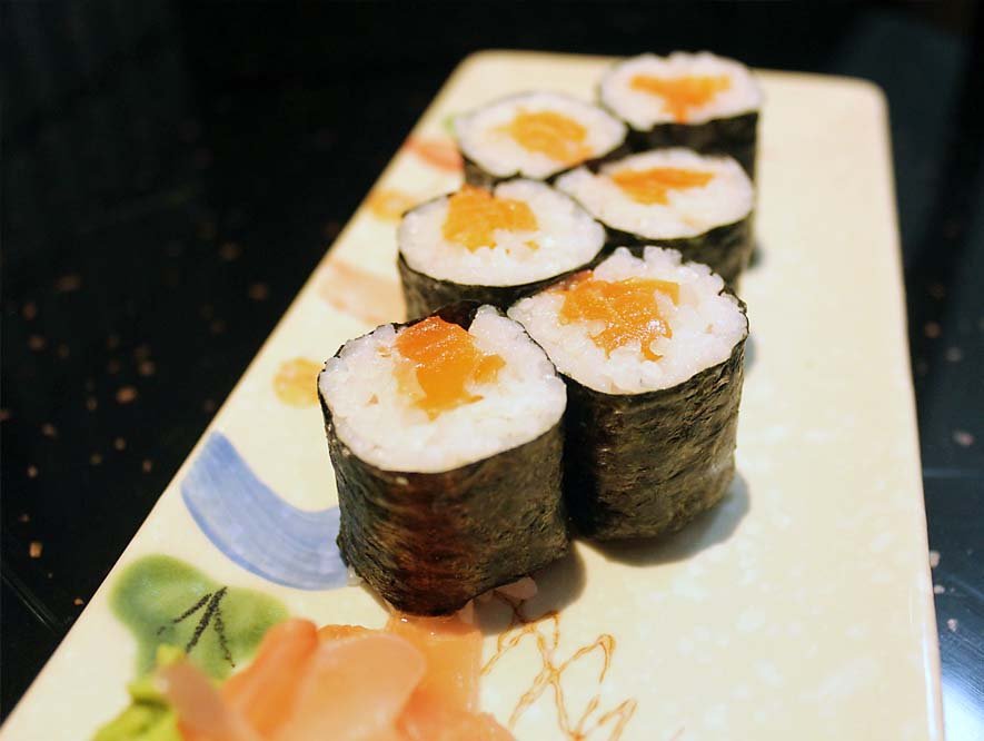 Salmon Maki (6 pcs)